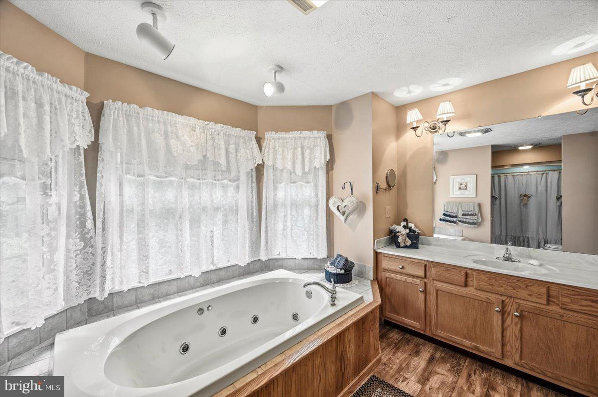 714 Forest Glen Dr Property Photo 32