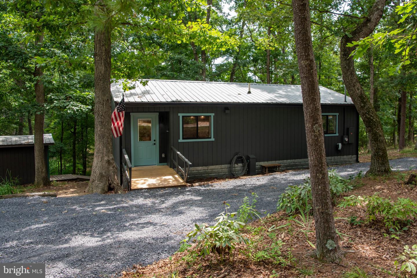 689 Snyders Ridge Rd Property Photo 2