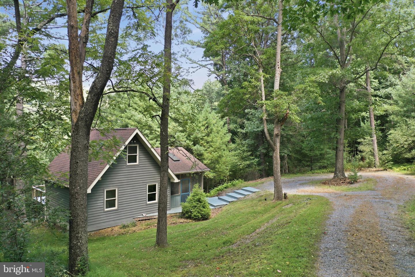 590 Whispering Pines Way Property Photo 7