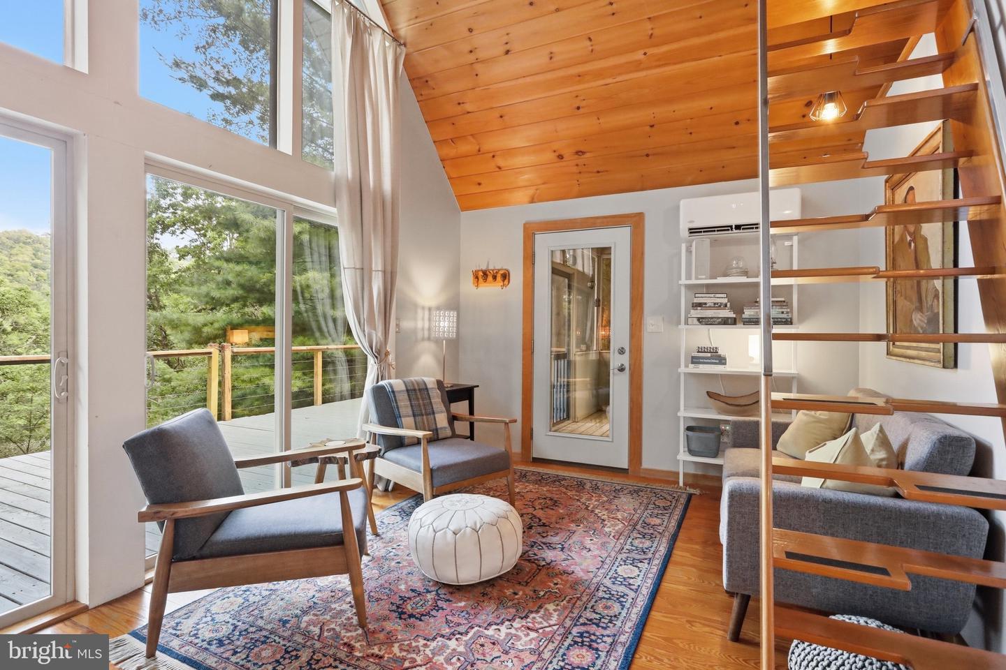 590 Whispering Pines Way Property Photo 10