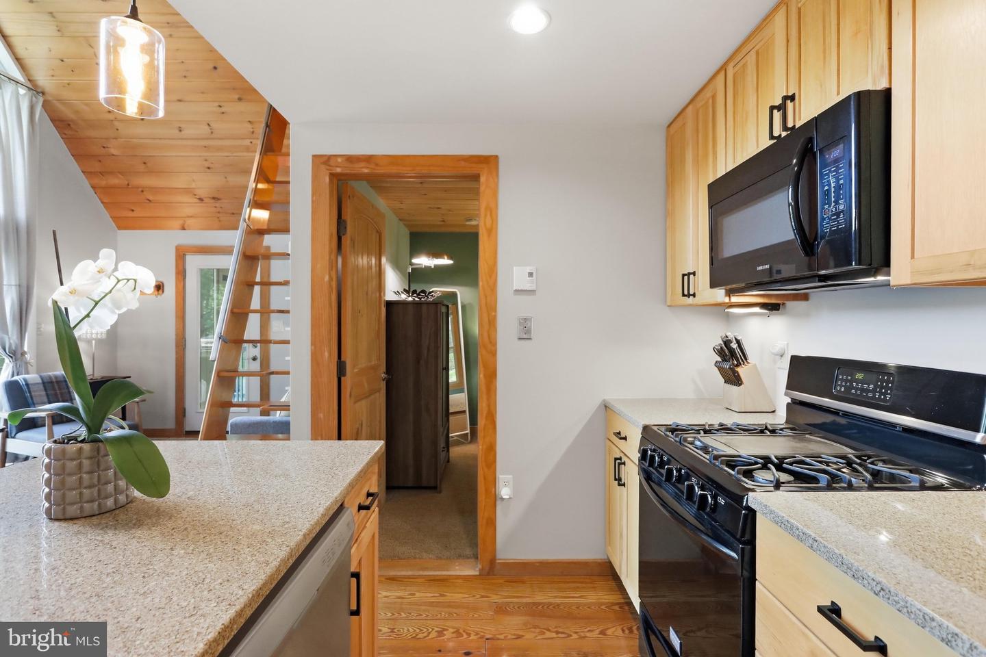 590 Whispering Pines Way Property Photo 18