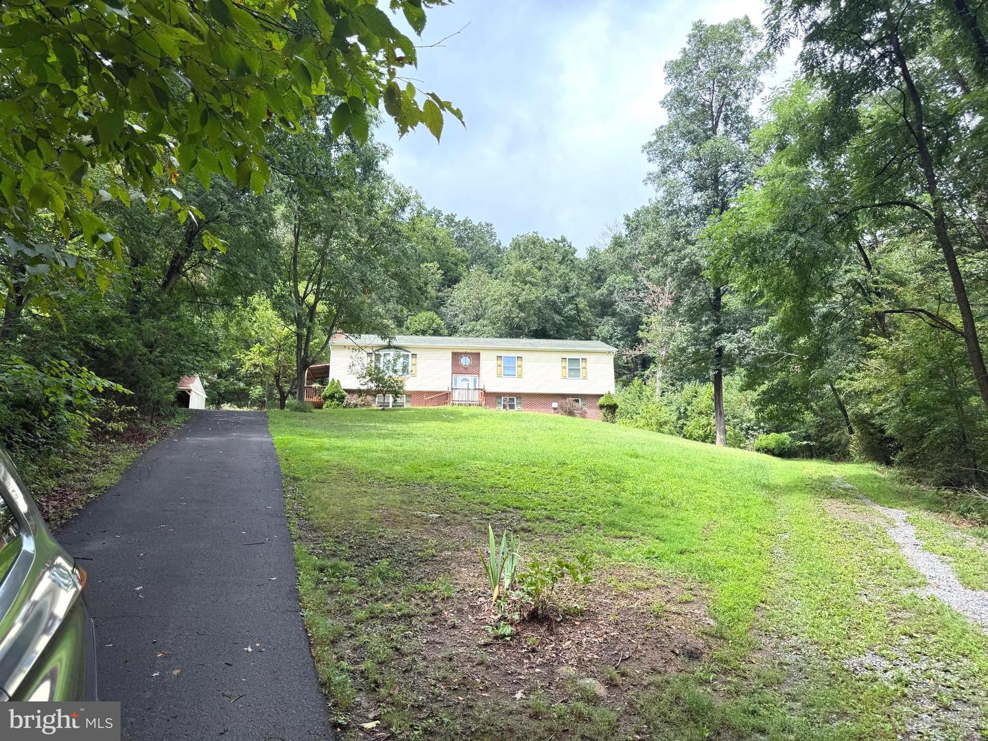 64 Orchard Ln Property Photo 2