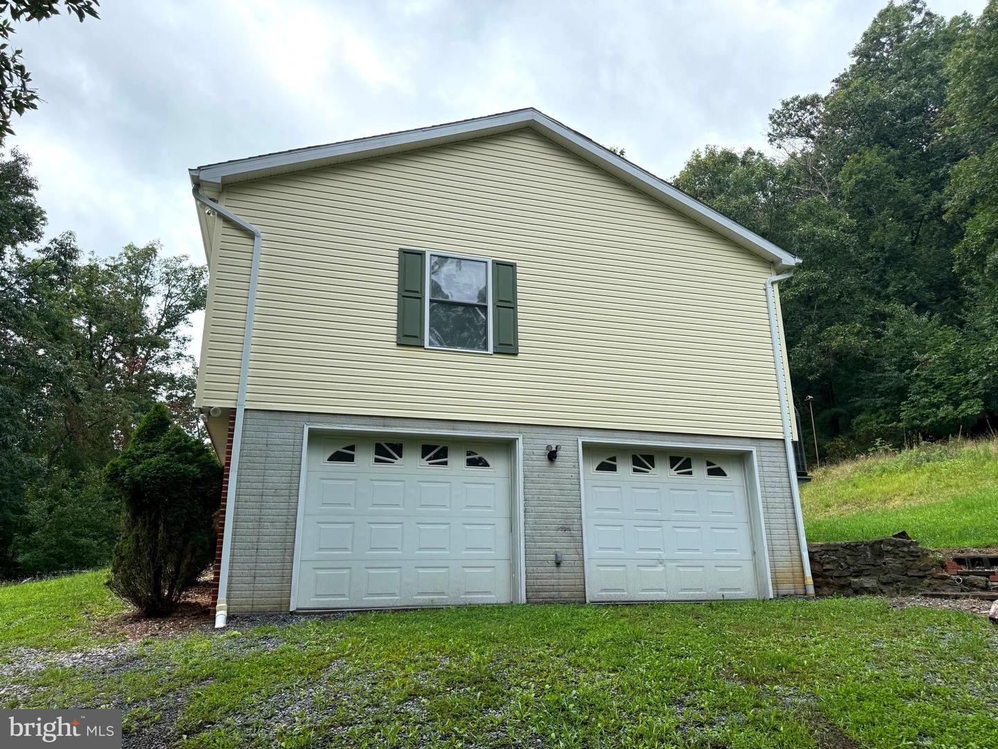 64 Orchard Ln Property Photo 5