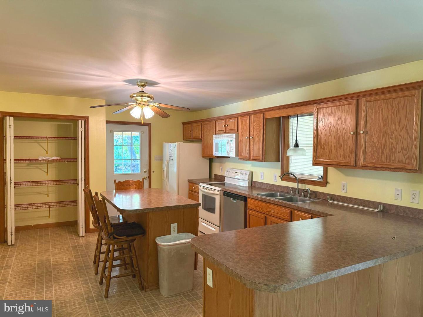 64 Orchard Ln Property Photo 11