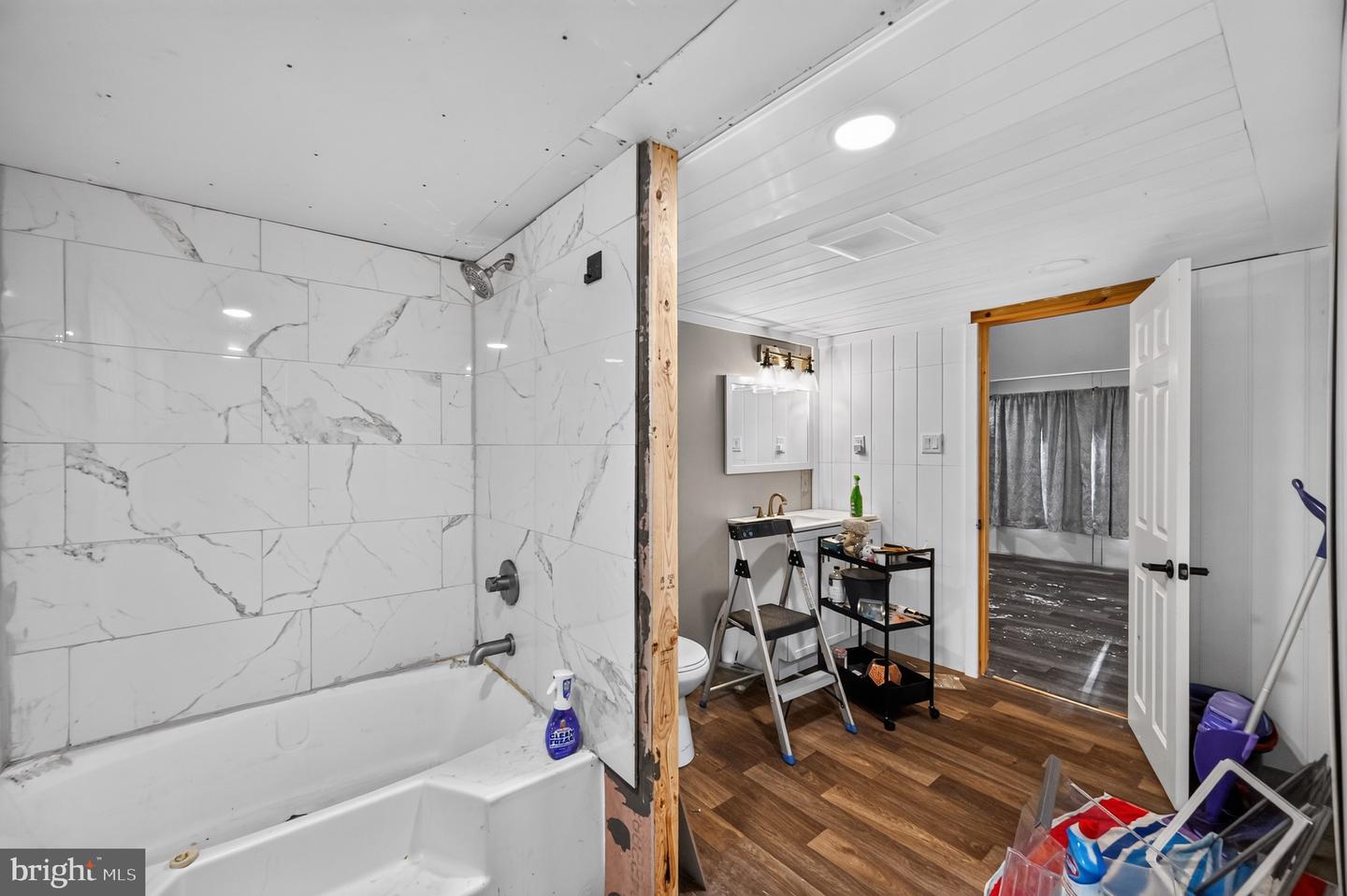 123 Johnny St Property Photo 19