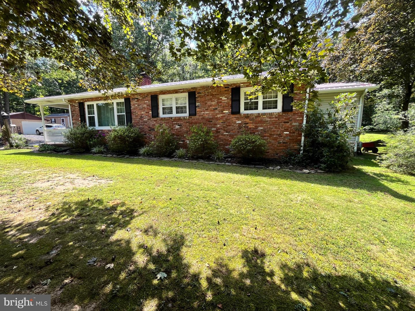 38 Oak Hill Rd Property Photo 1