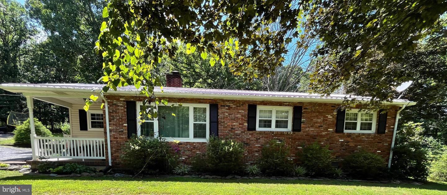 38 Oak Hill Rd Property Photo 2