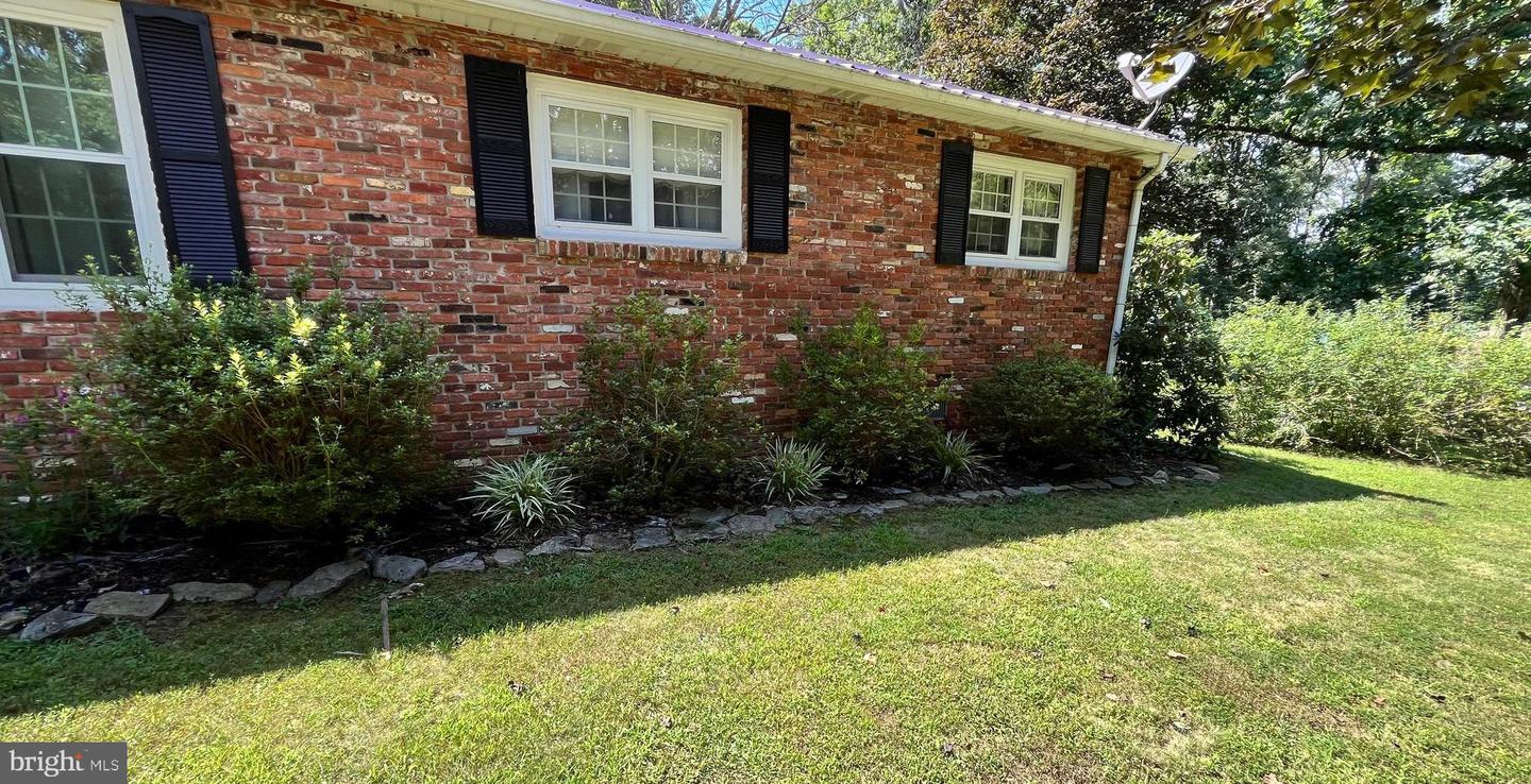 38 Oak Hill Rd Property Photo 3