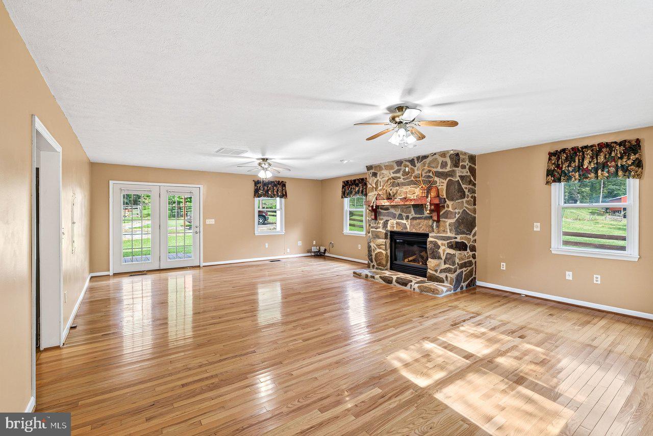 801 Moyers Ln Property Photo 22