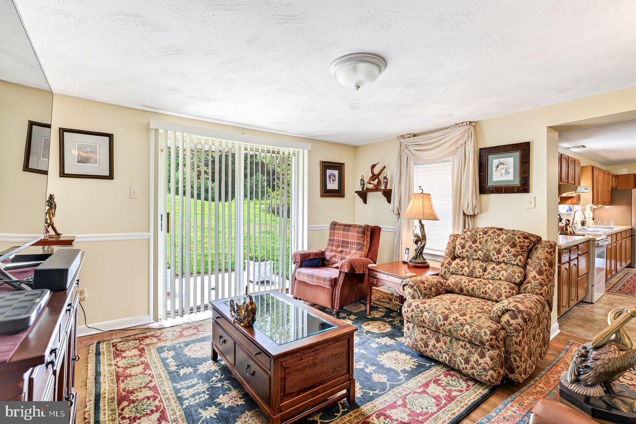 916 Moyers Ln Property Photo 11