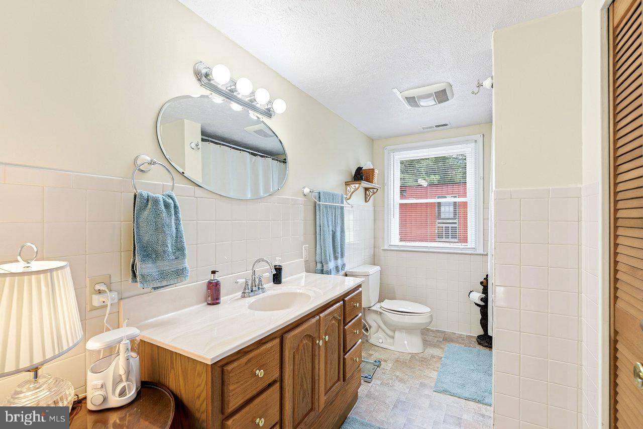 916 Moyers Ln Property Photo 32