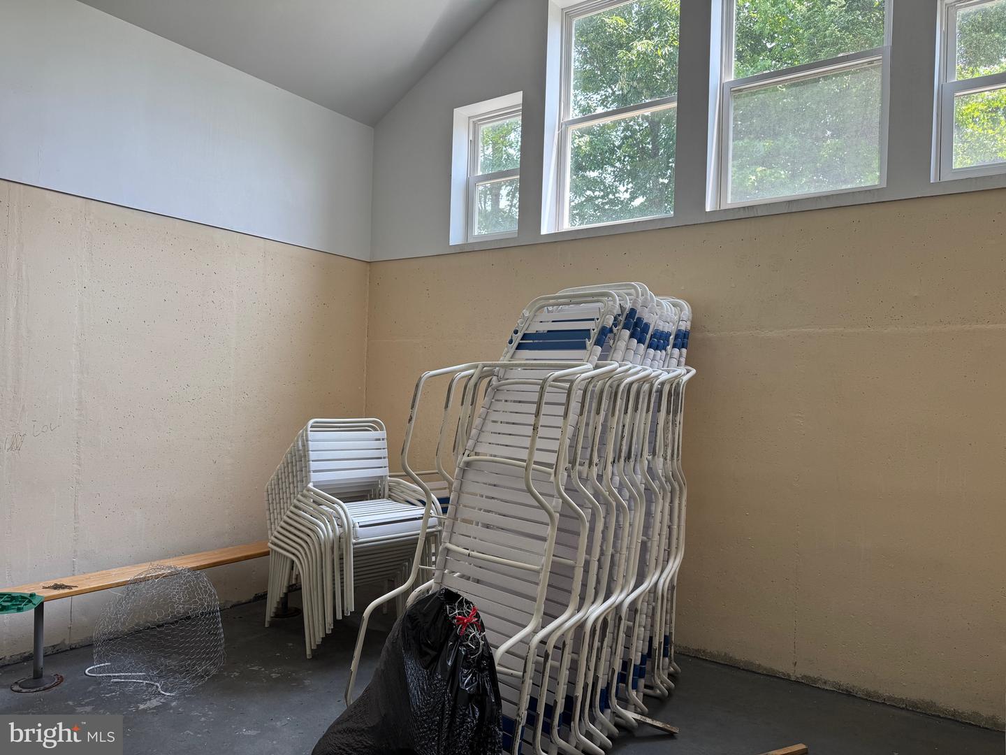 240 School St Property Photo 6