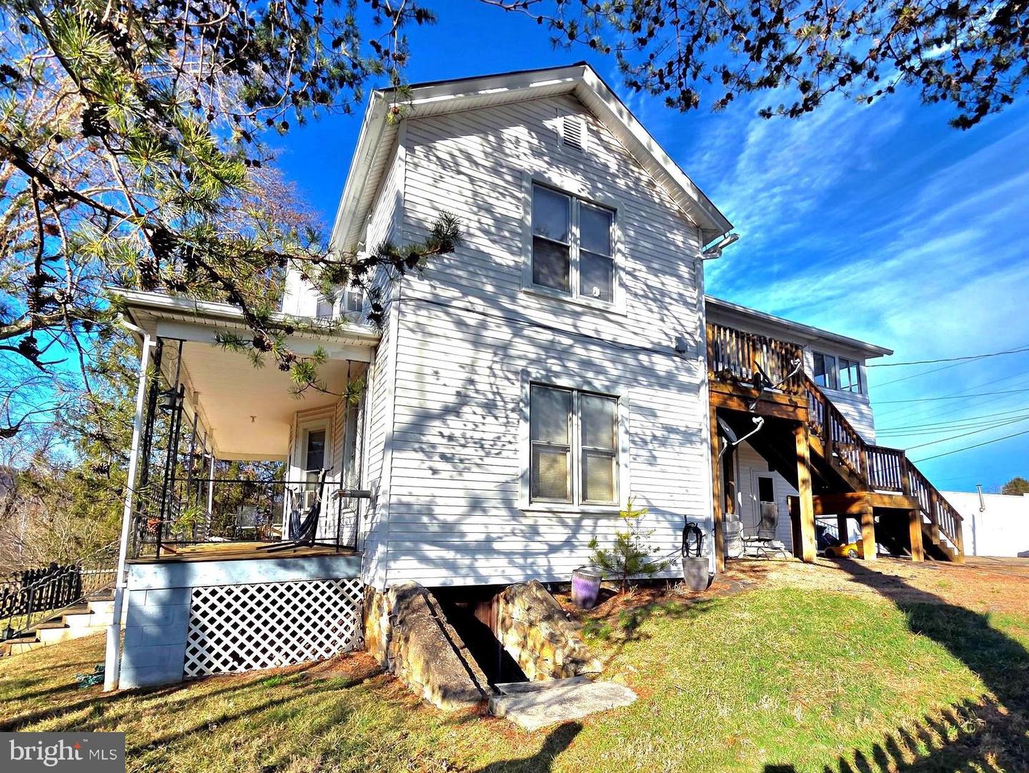449 Harmison Ln Property Photo 2