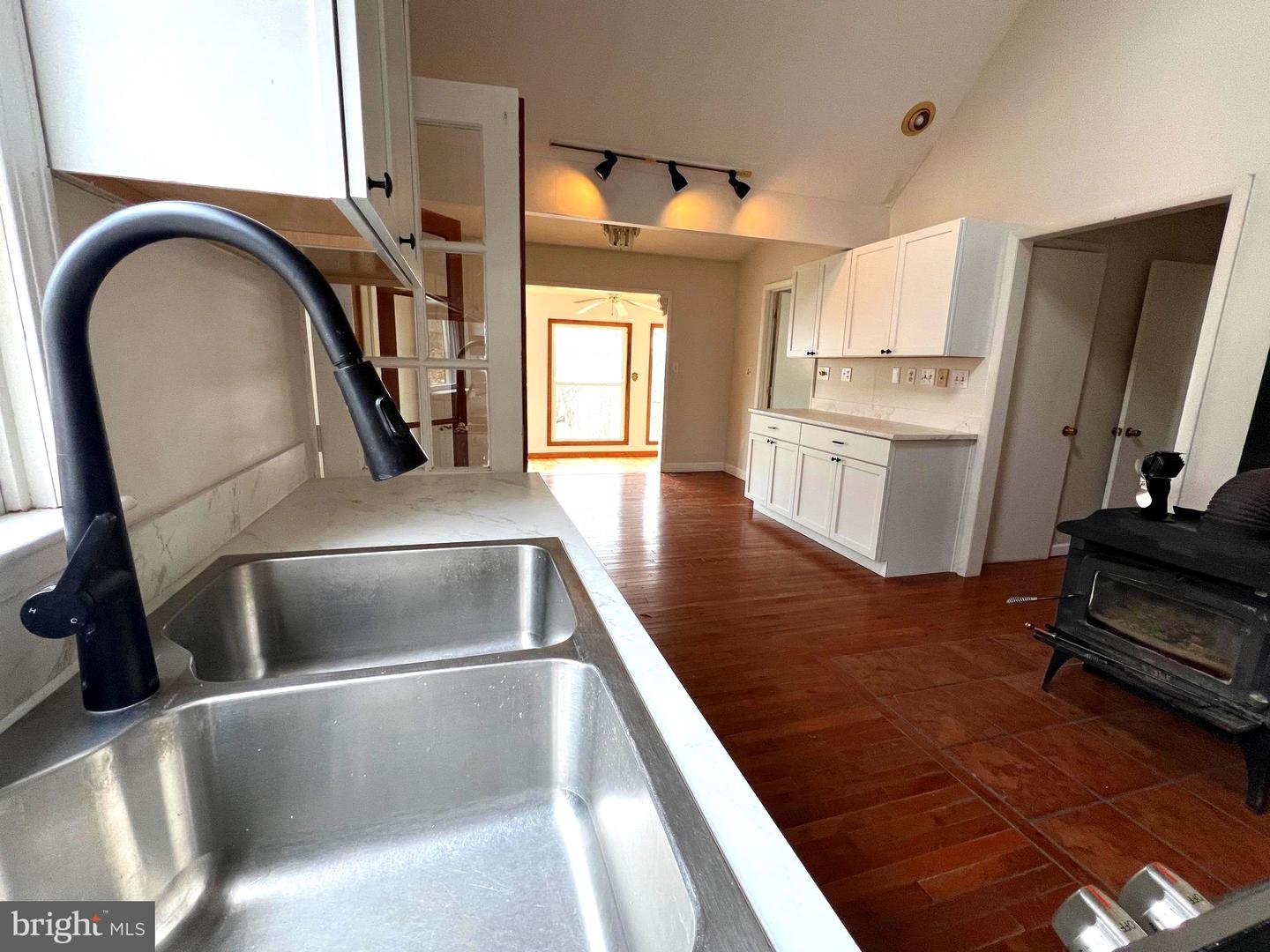 2932 Kerns School Rd Property Photo 7