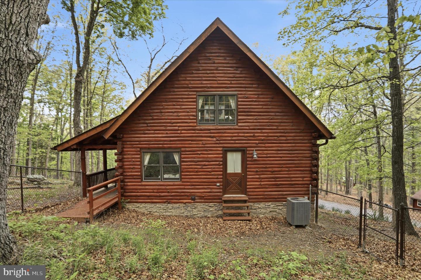 355 Hemlock Ct Property Photo 6