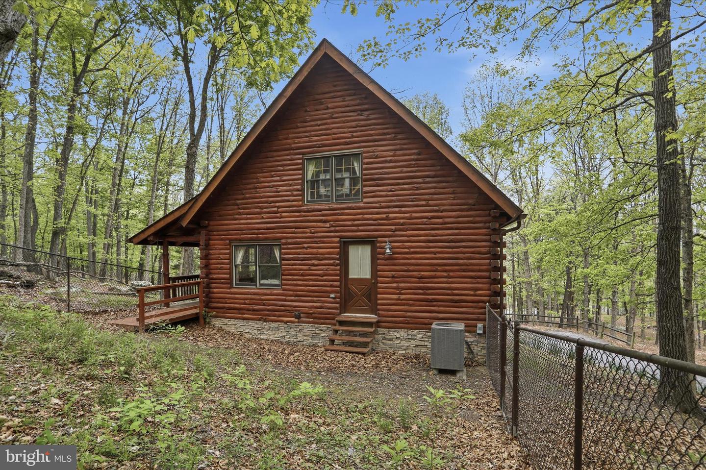355 Hemlock Ct Property Photo 7
