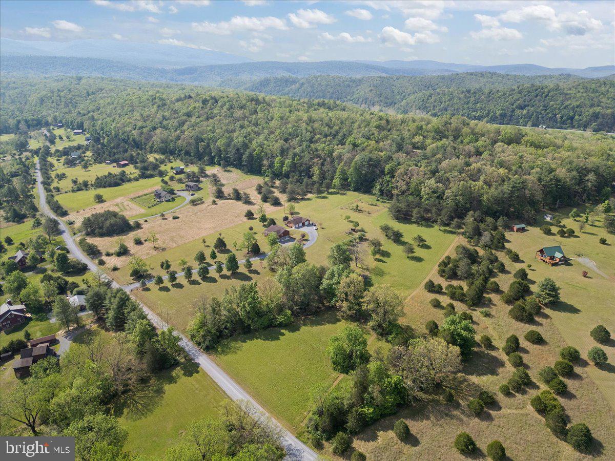 1054 River Bend Dr Property Photo 6