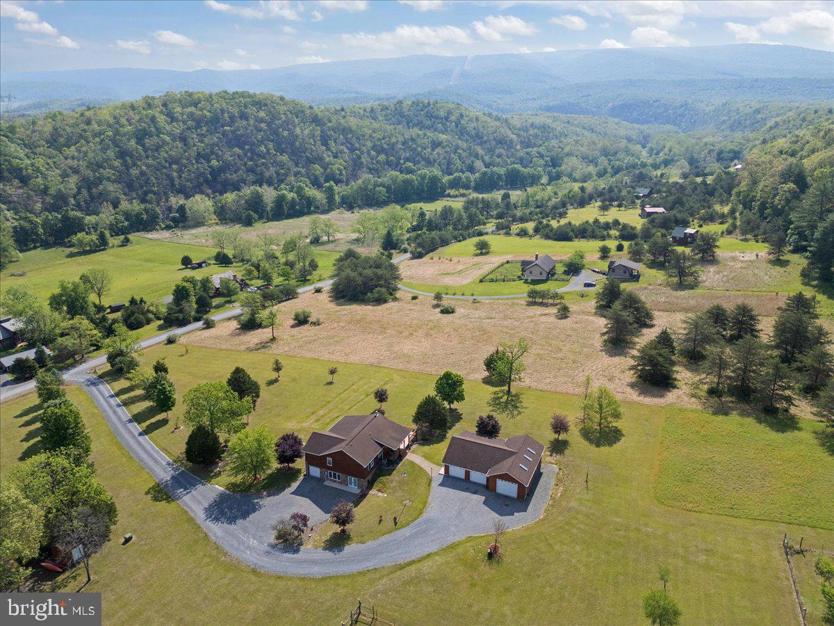 1054 River Bend Dr Property Photo 9