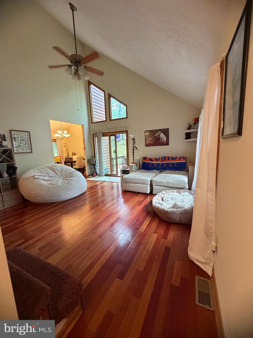 945 White Oak Trl Property Photo 6