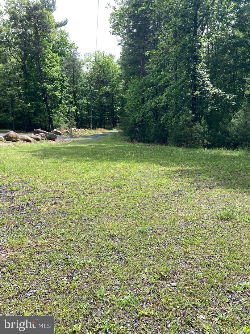 L7 Quaker Woods Ln Property Photo 2