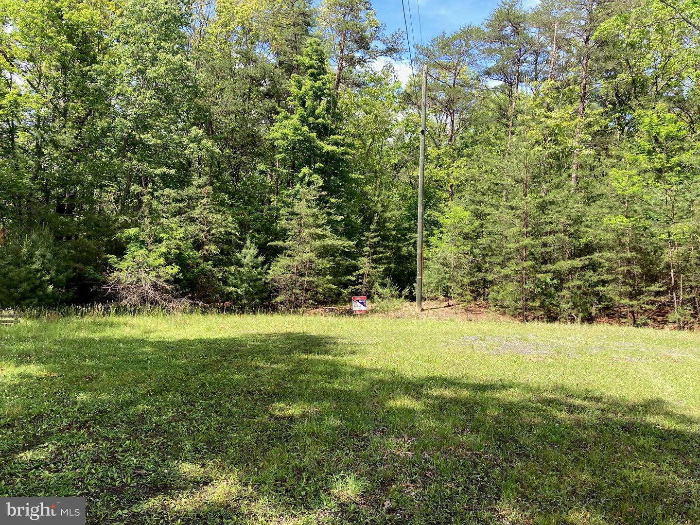 L7 Quaker Woods Ln Property Photo 3