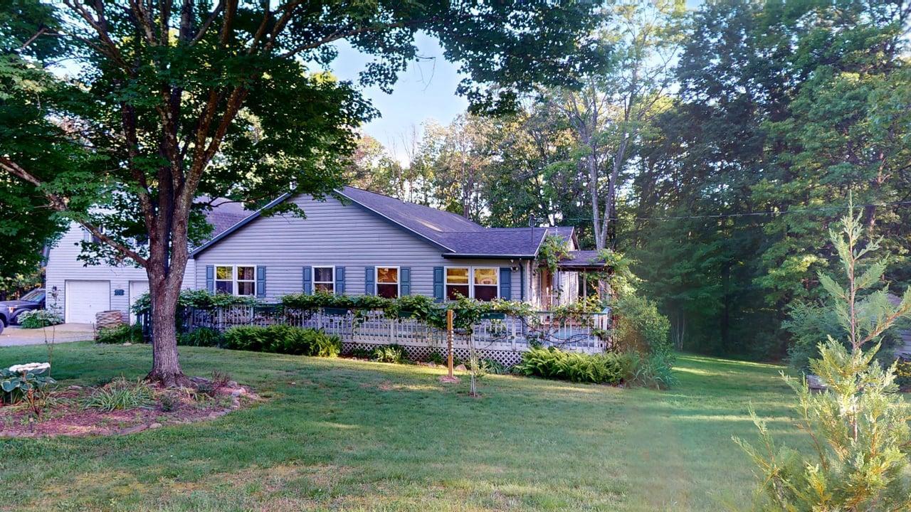 575 N River Highlands Rd Property Photo 2