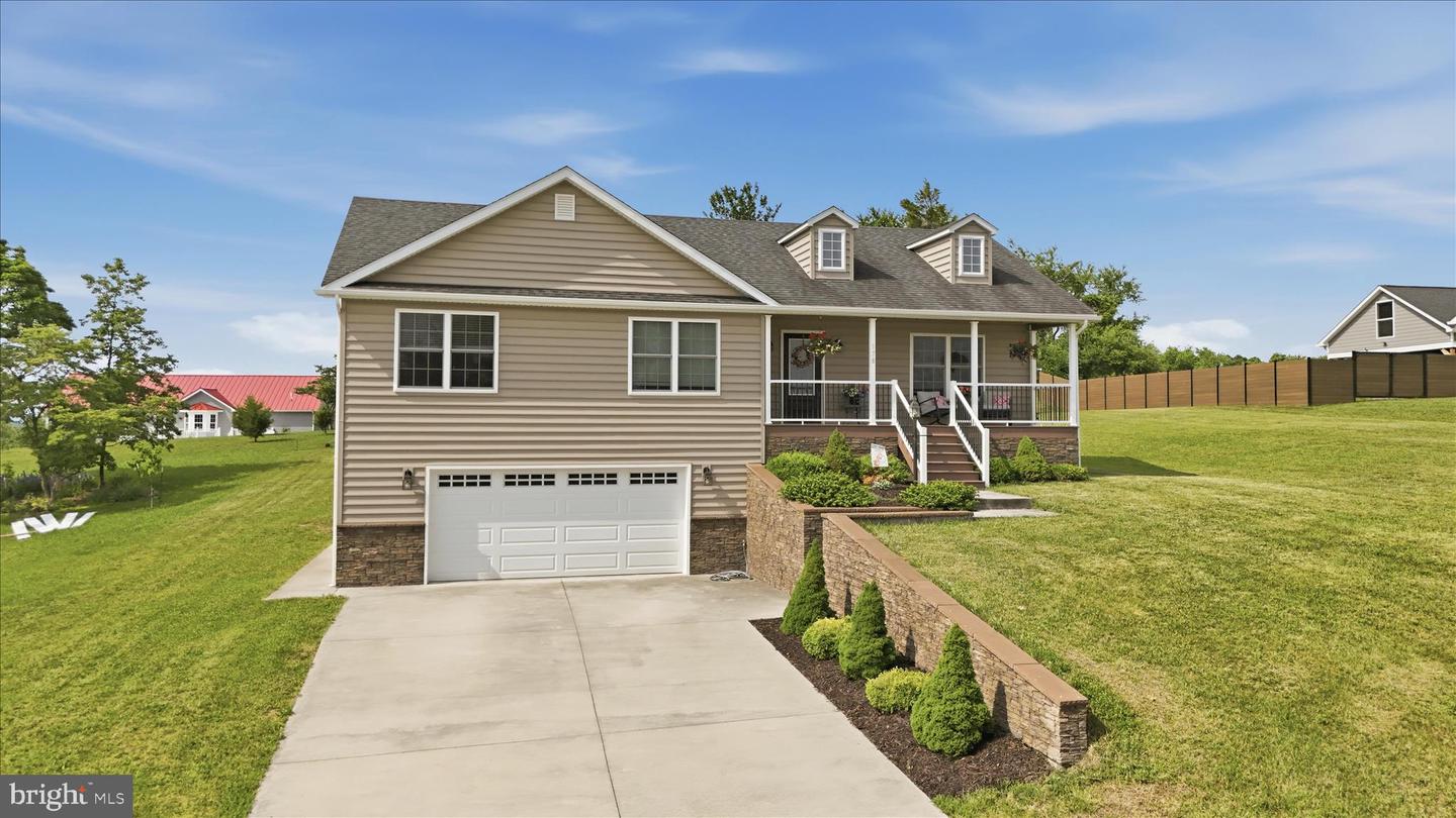 178 Autumn Dr Property Photo 2