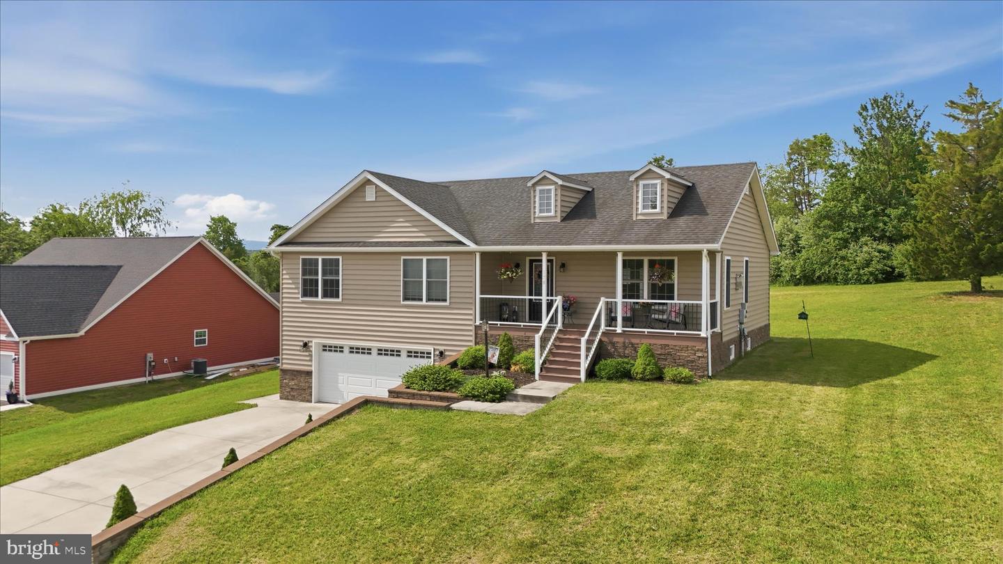 178 Autumn Dr Property Photo 3
