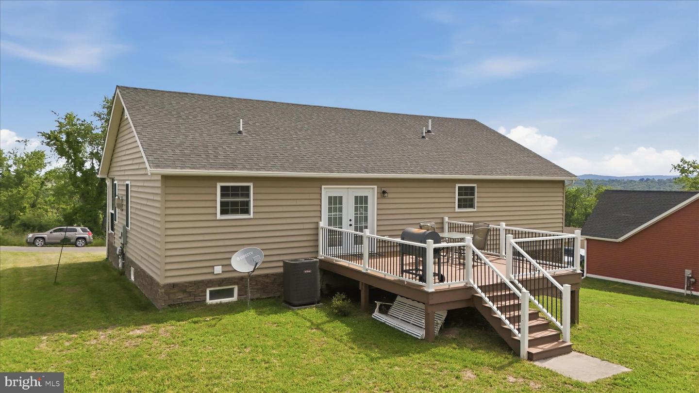 178 Autumn Dr Property Photo 5