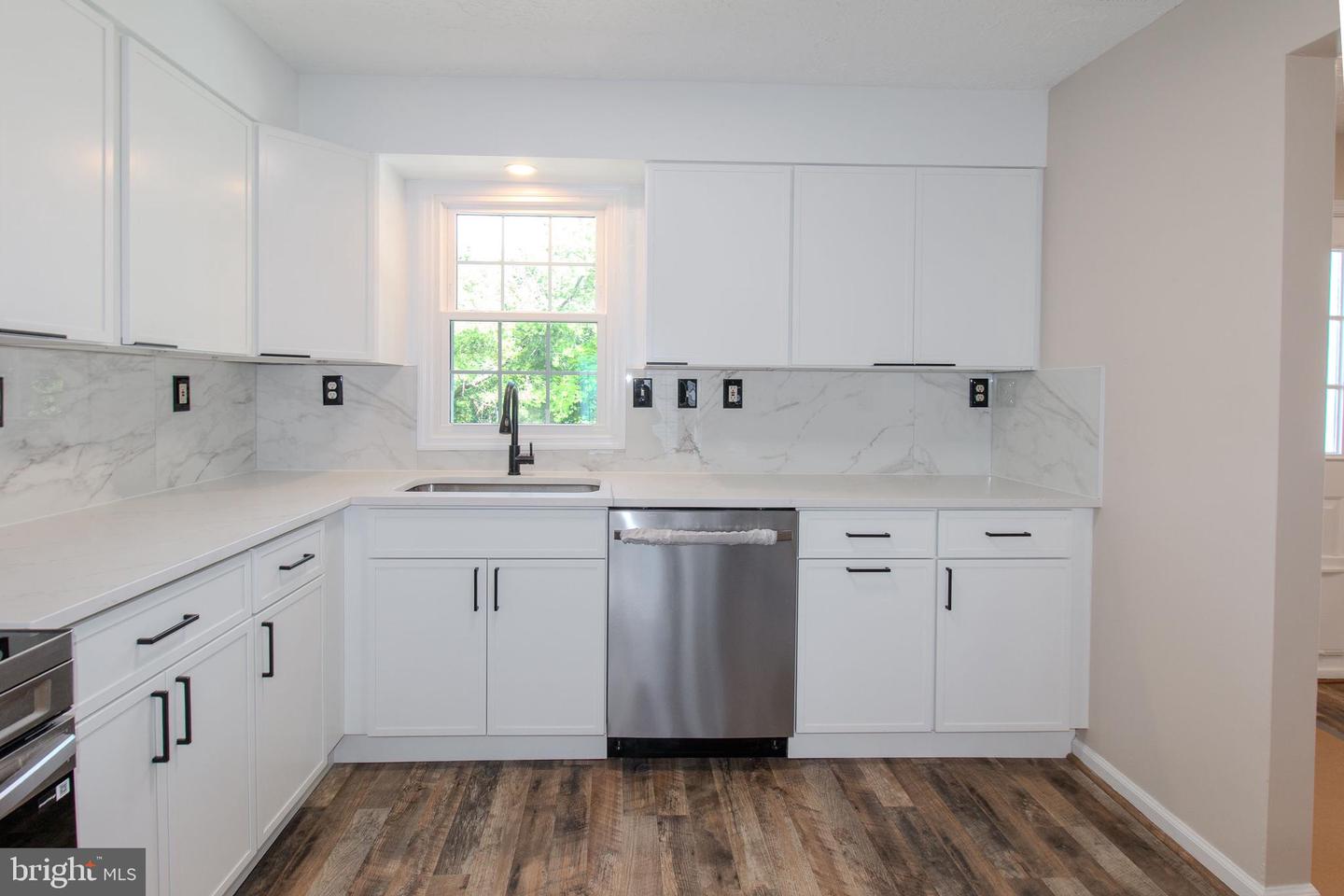 8922 Carpers Pike Property Photo 6