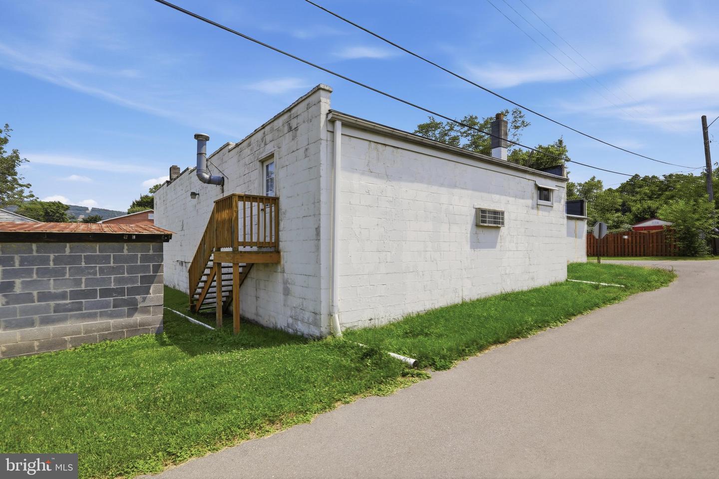 455 Center Ave Property Photo 4