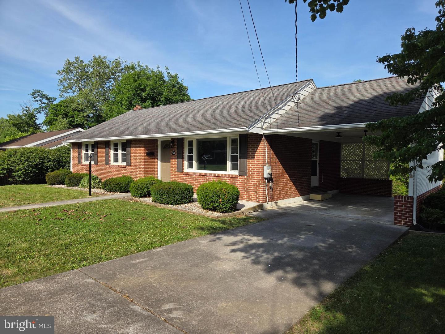 326 School St Property Photo 6
