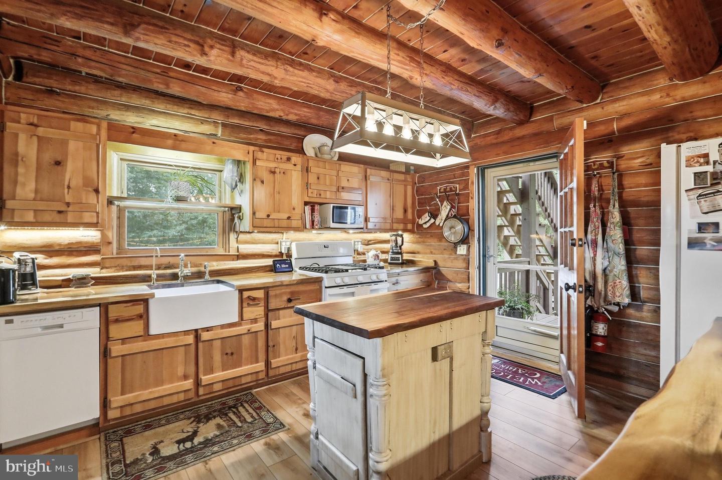 106 Britneys Ln Property Photo 12