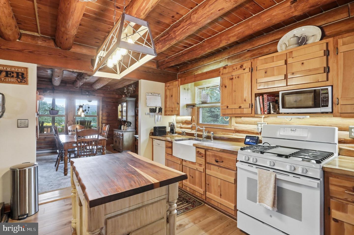 106 Britneys Ln Property Photo 13