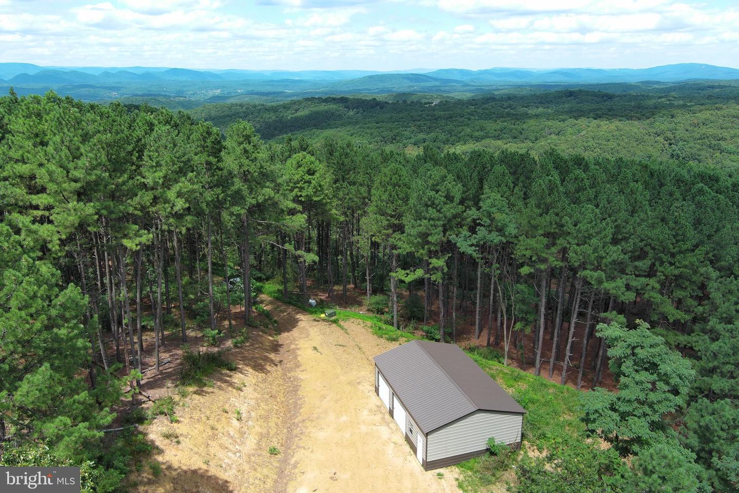 3 Bluffs On The Potomac Property Photo 2