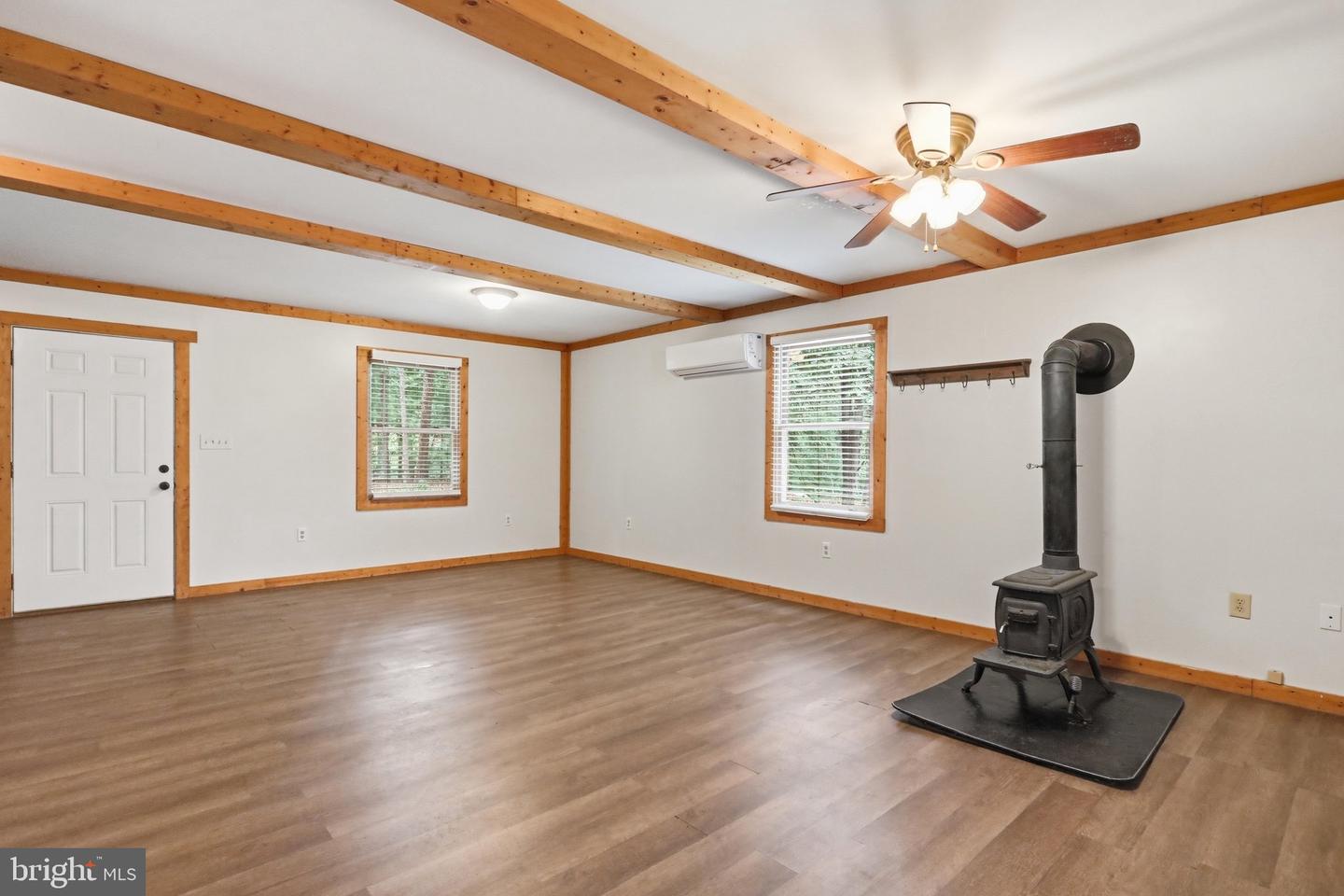899 Oak Dale Ct Property Photo 3