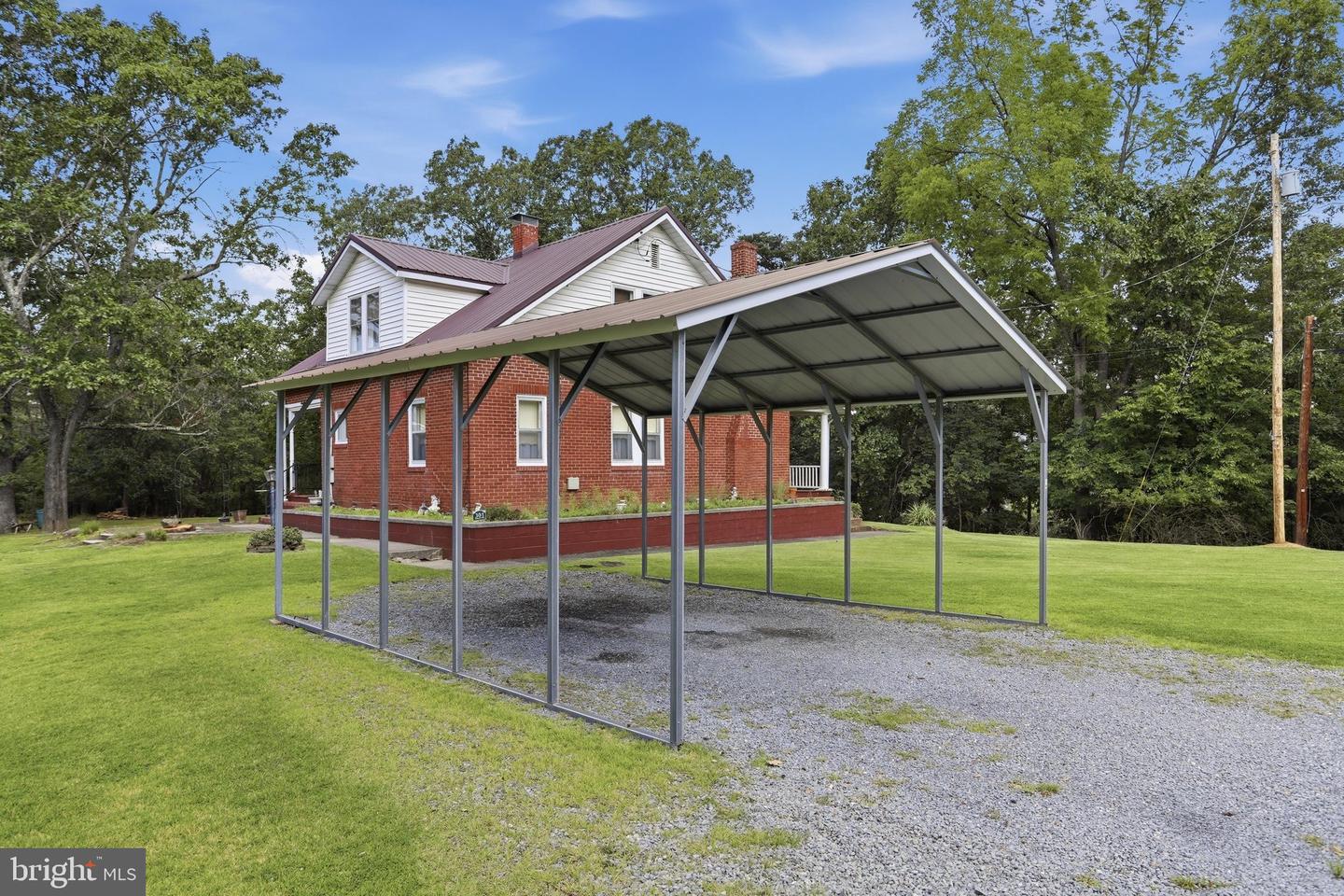 301 Wirgman Hl Property Photo 4