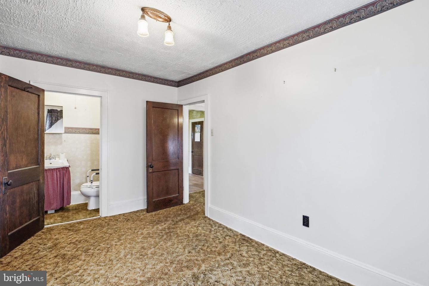 301 Wirgman Hl Property Photo 20