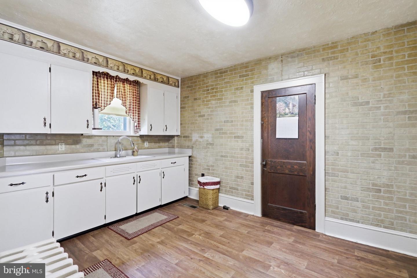 301 Wirgman Hl Property Photo 22