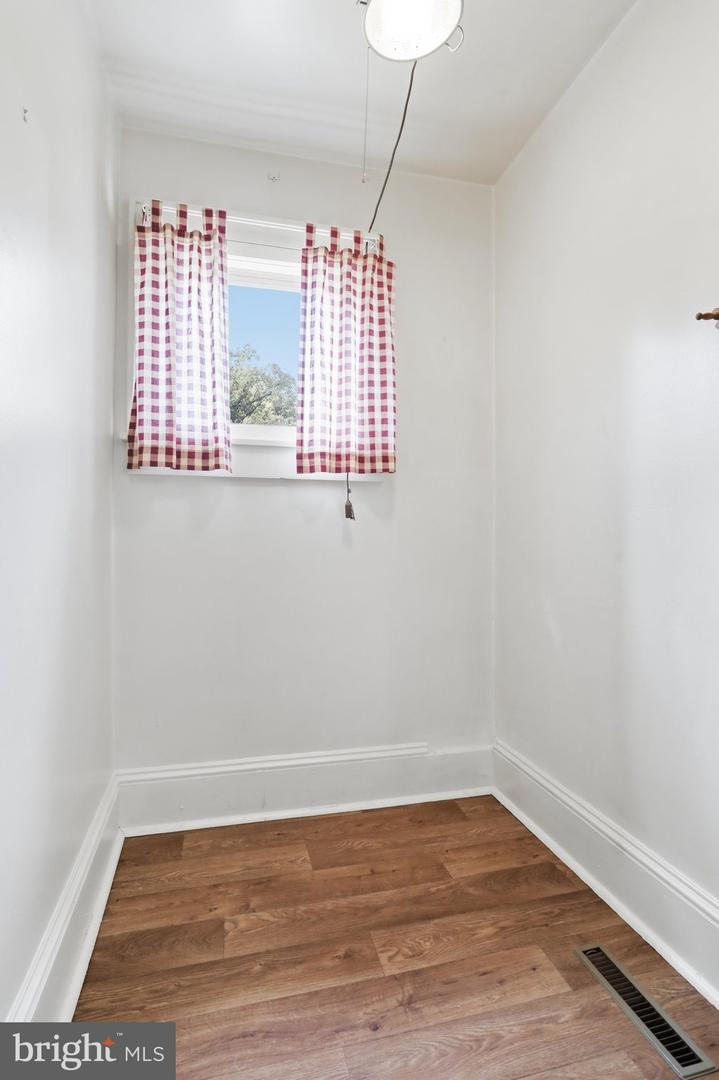 301 Wirgman Hl Property Photo 25