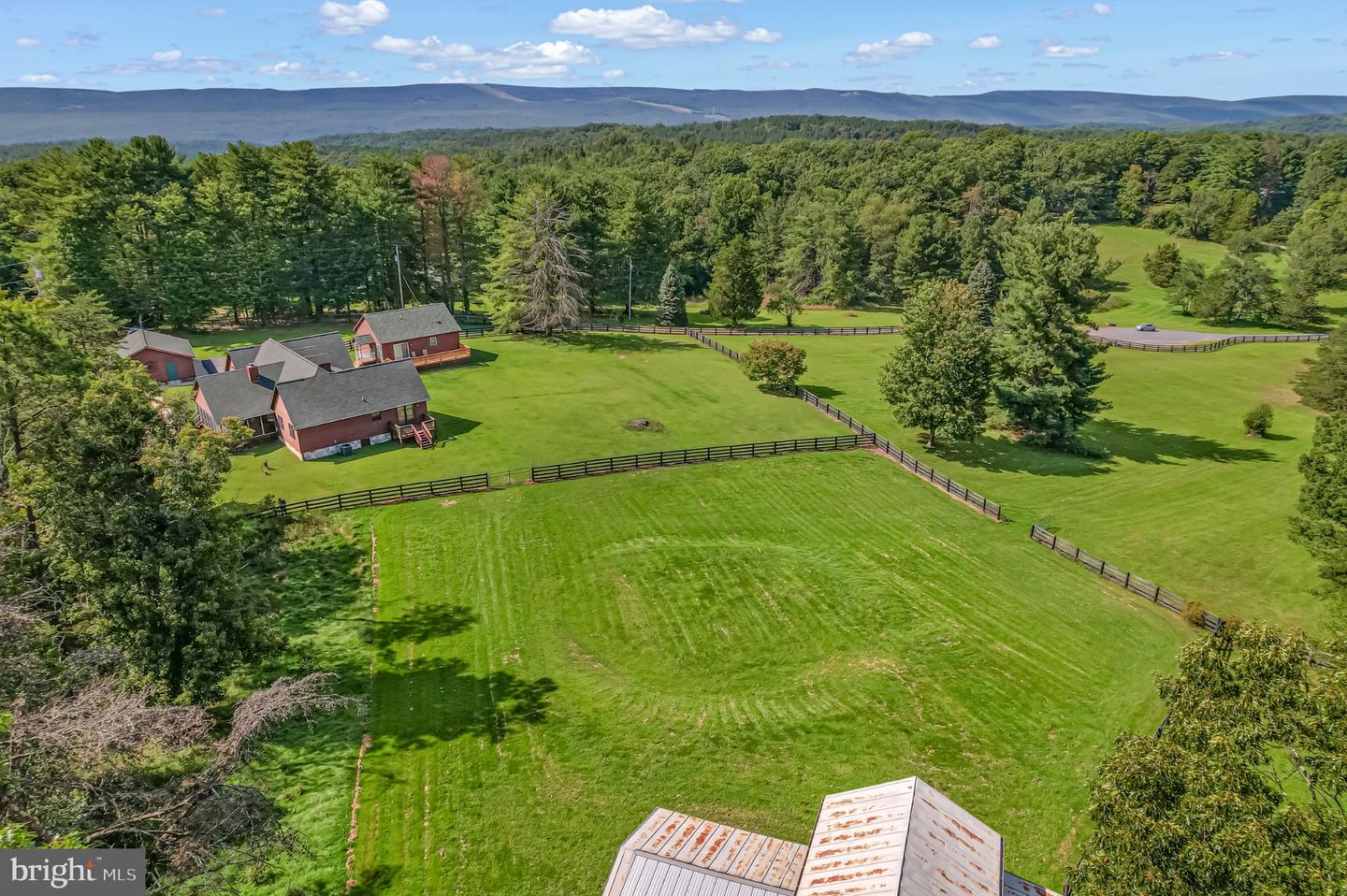 329 Hawks Nest Property Photo 4