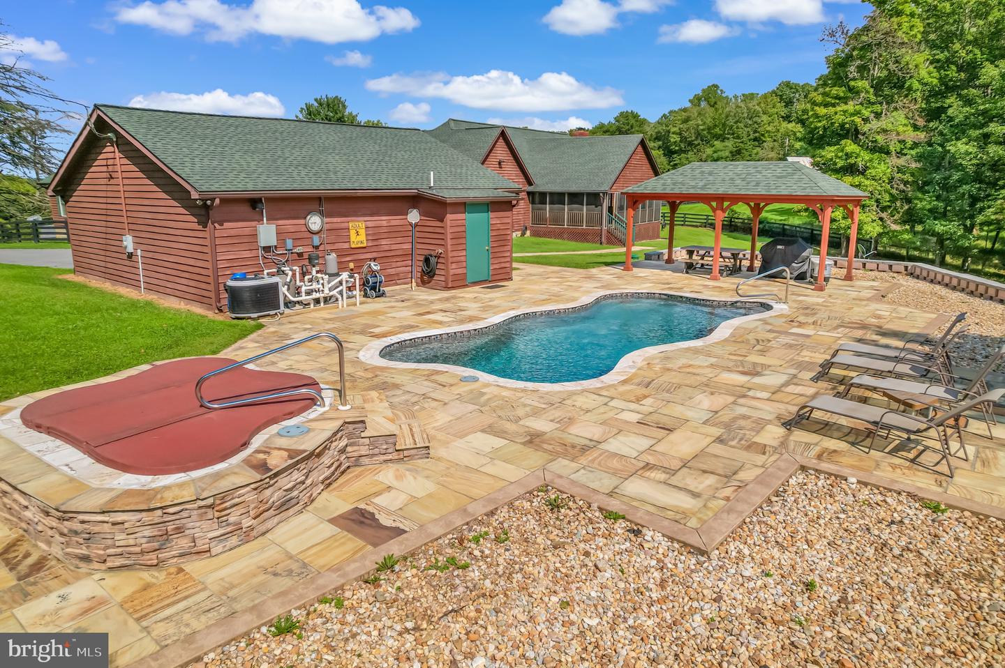 329 Hawks Nest Property Photo 5