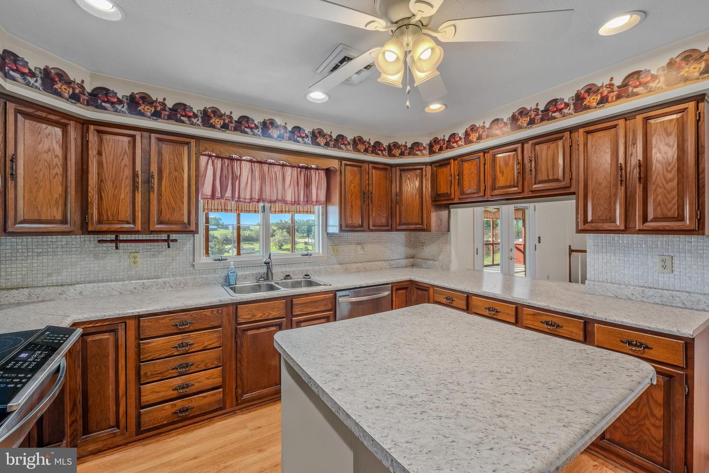 25 Pancione Loop Property Photo 14