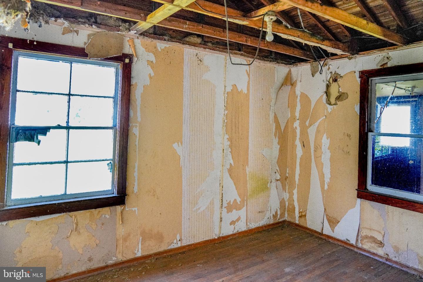 467 Center Ave Property Photo 4