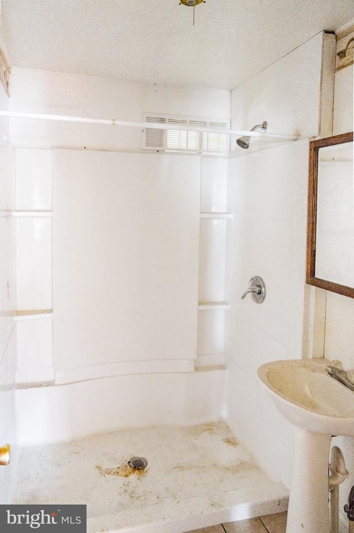 467 Center Ave Property Photo 5