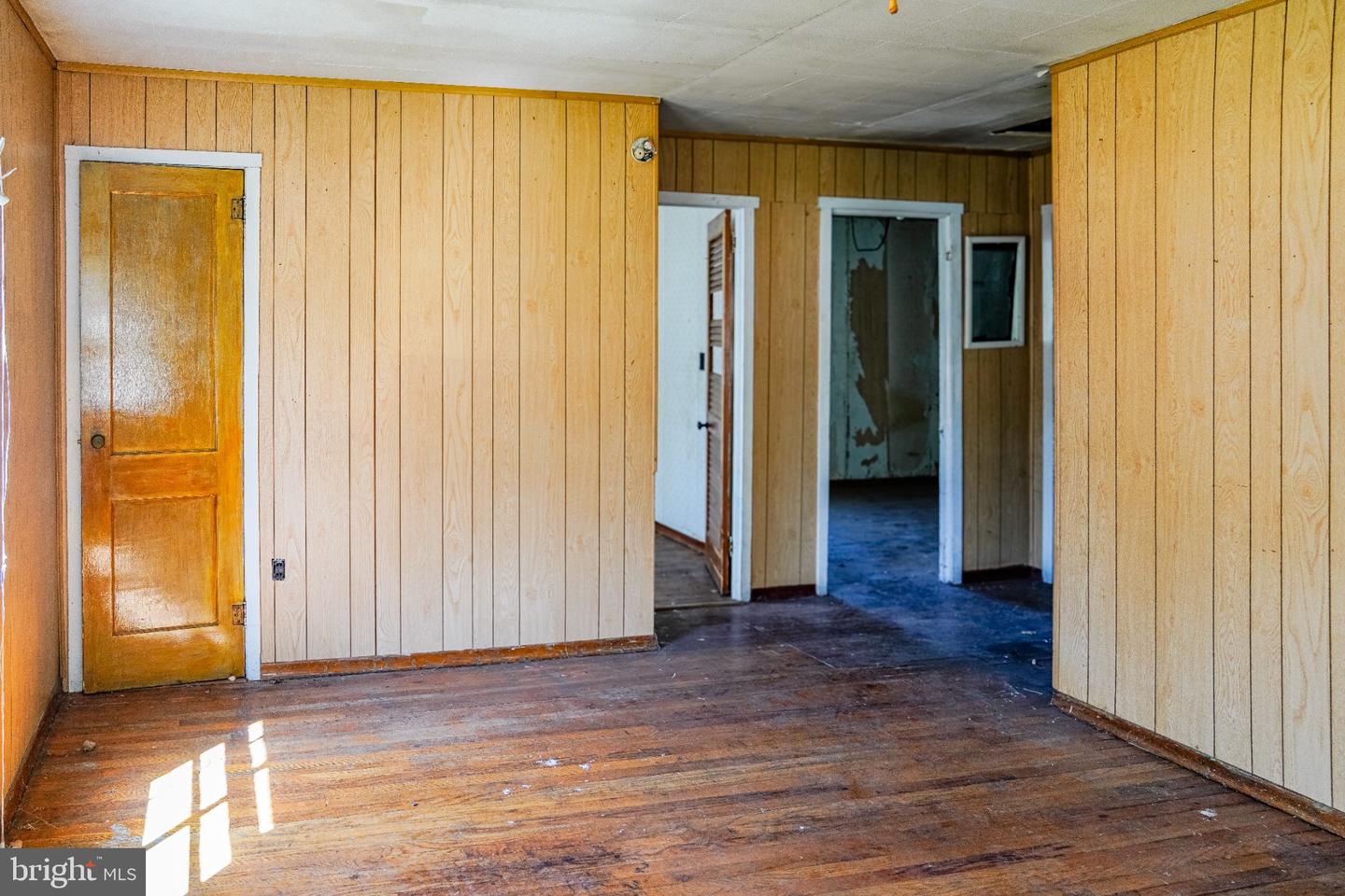 467 Center Ave Property Photo 6