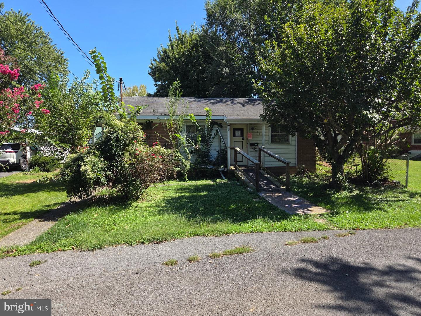 414 Center Ave Property Photo 1