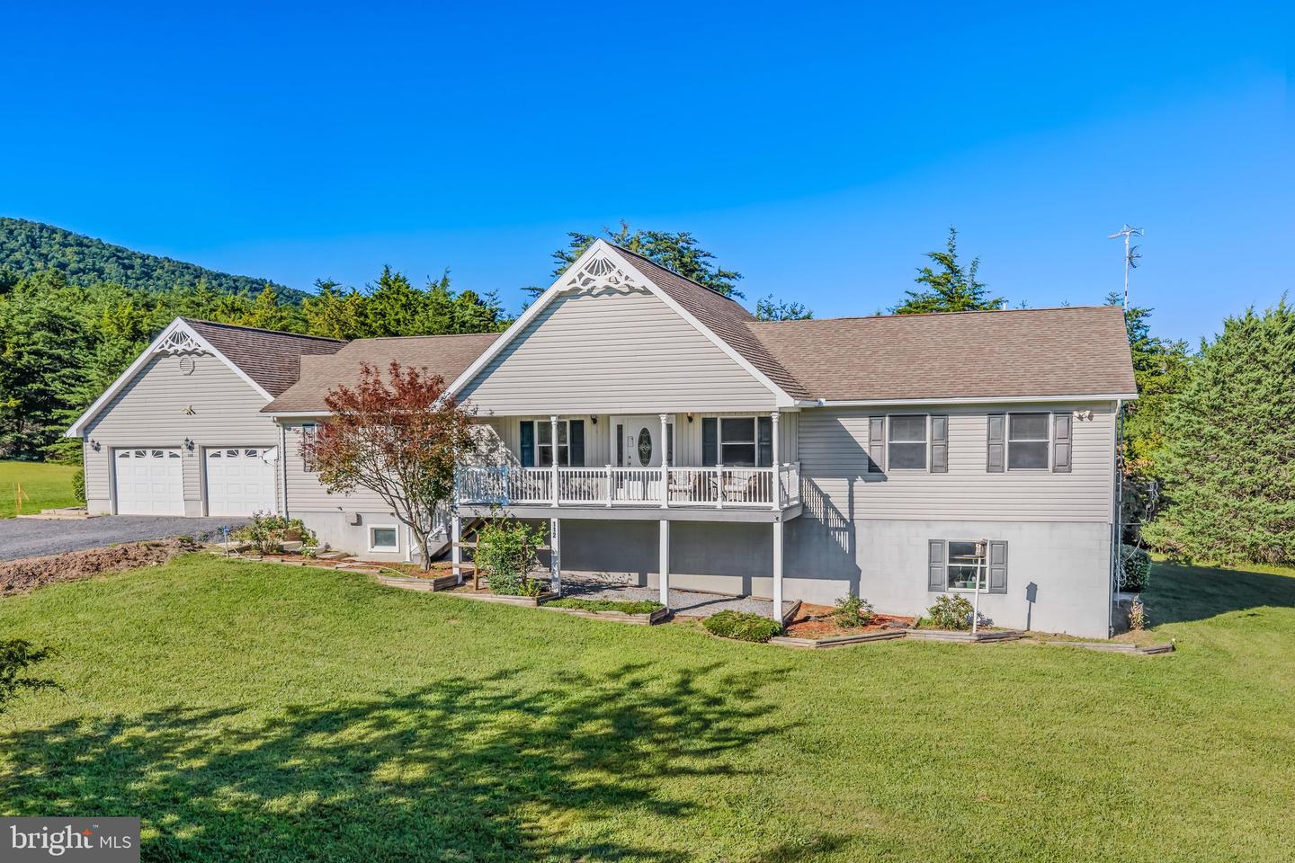 112 Monument Dr Property Photo 1