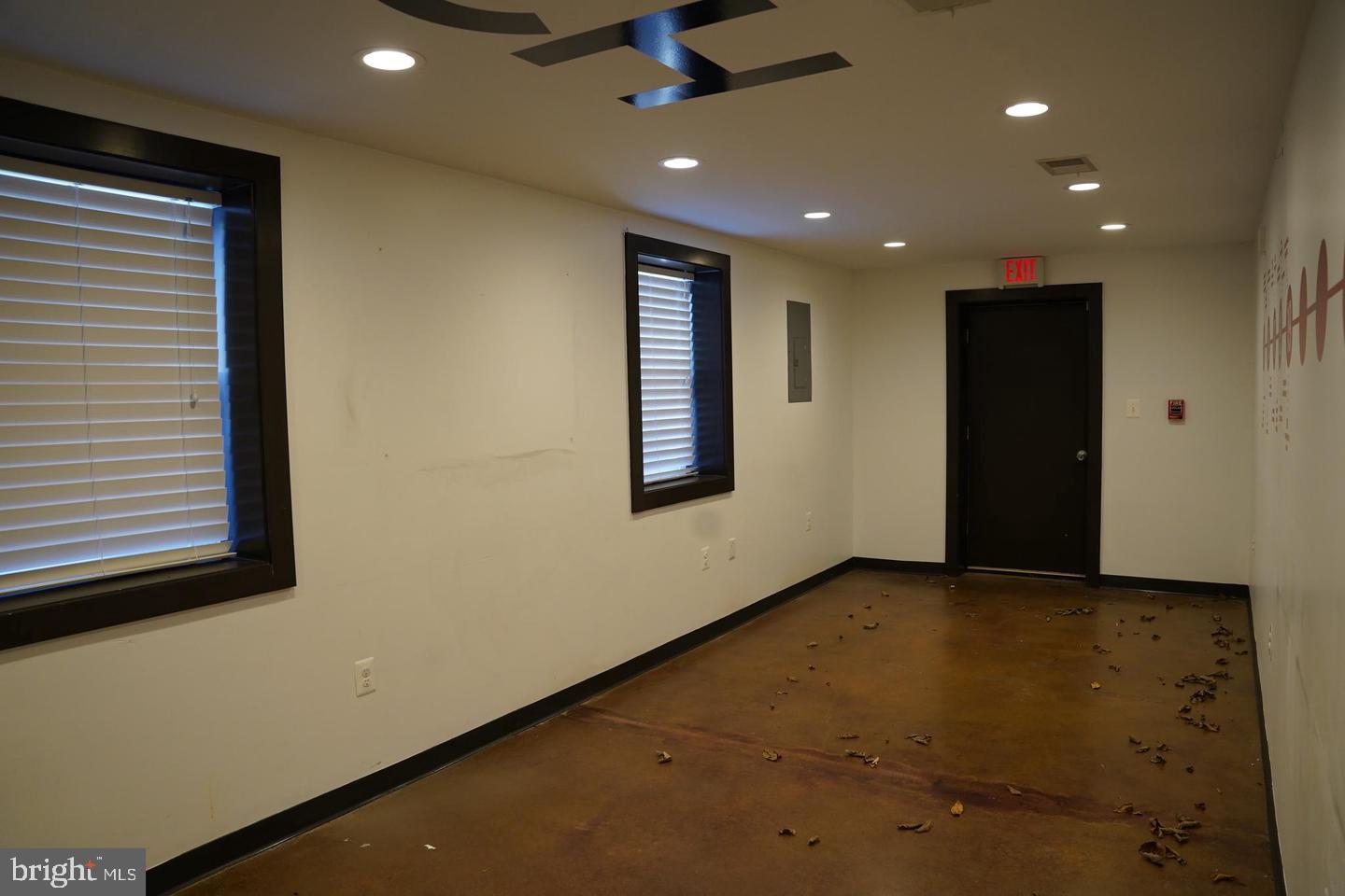 7595 Martinsburg Pike #d Property Photo 4