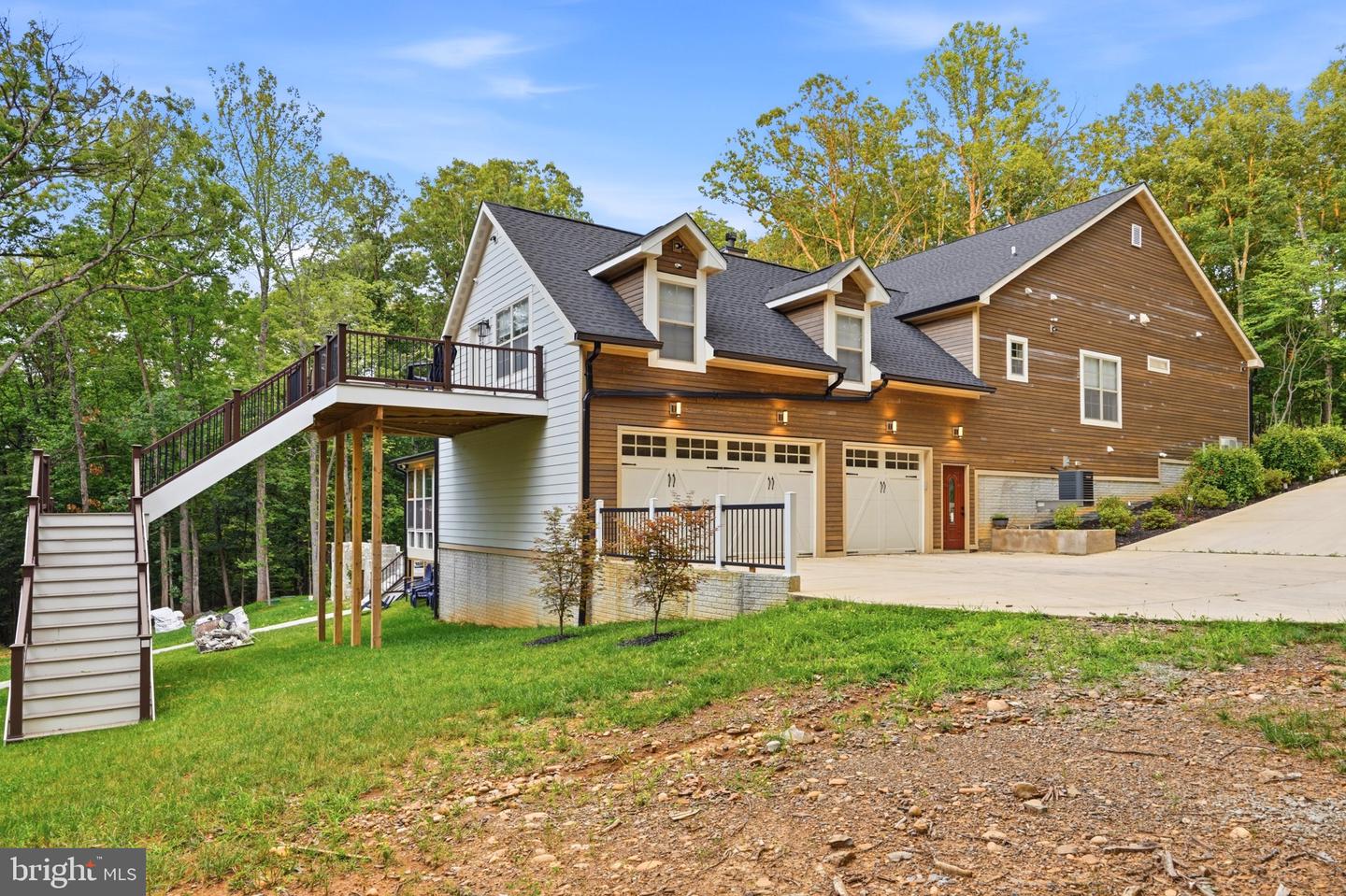 659 Waterside Drive Property Photo 4